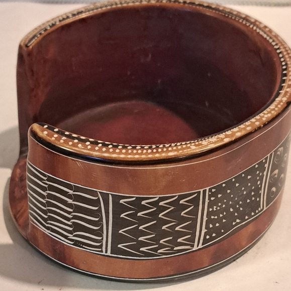 Round RED STONE COASTER SET Vintage Black Cream Zig Zag Design 6 & Holder. - Picture 10 of 10